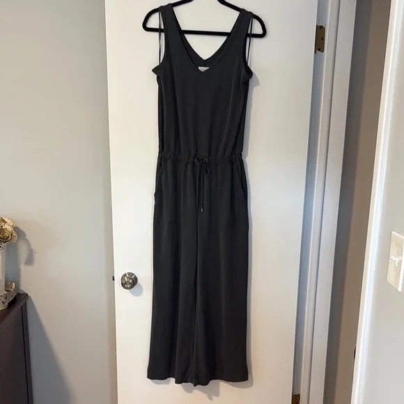 Lou & Grey Black Sleeveless V-Neck Jumpsuit - Picture 9 of 11